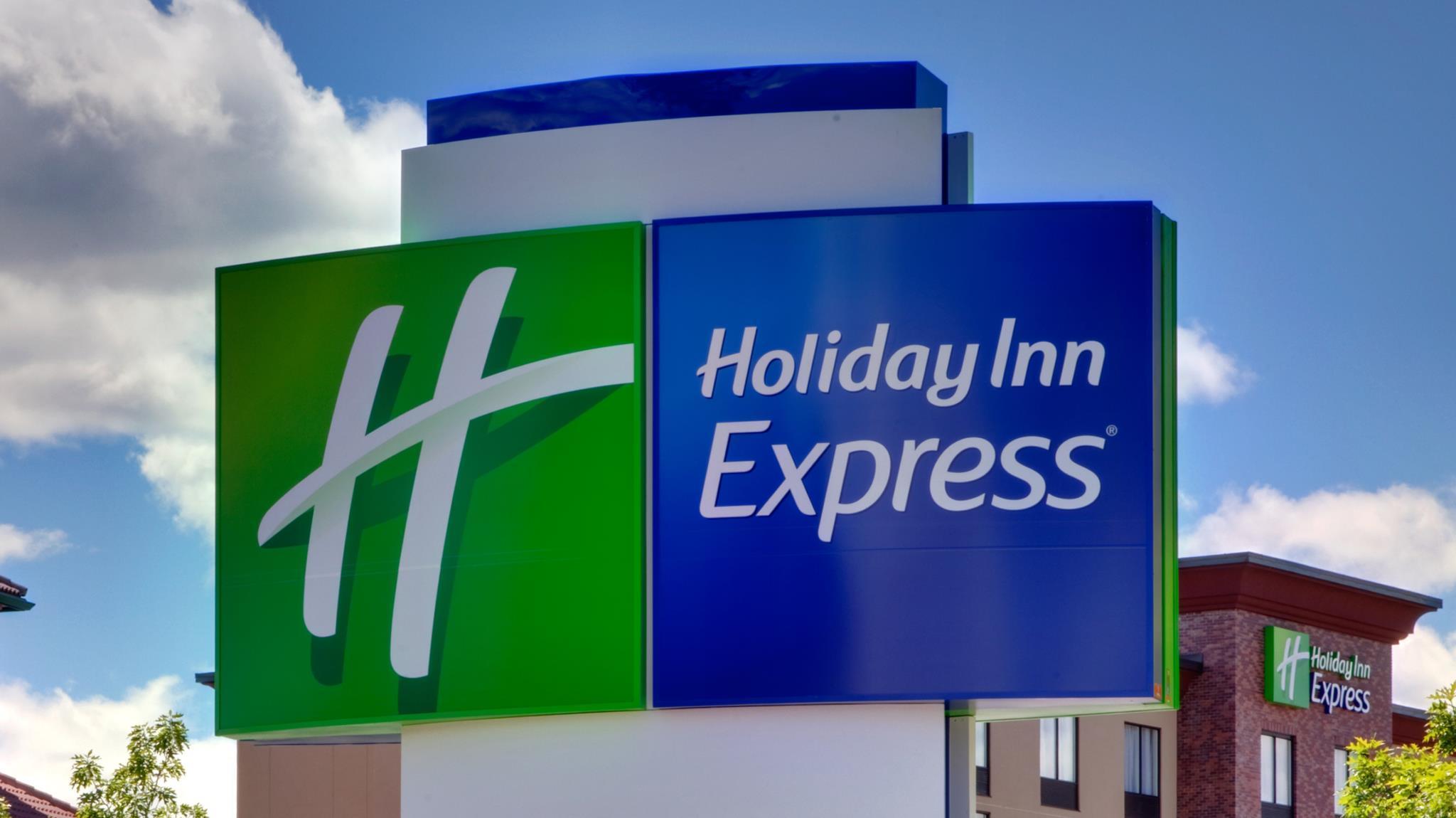 Holiday Inn Express & Suites Dallas Ne Arboretum Exterior photo