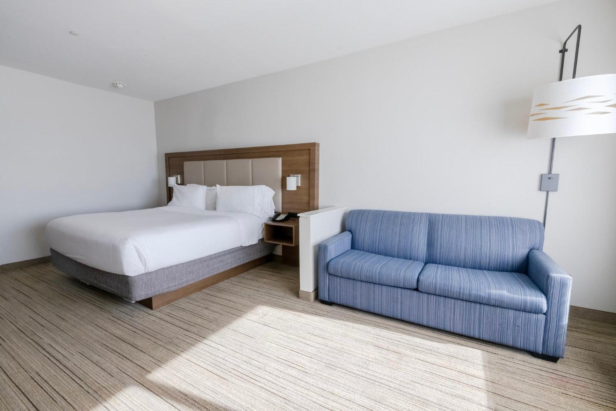 Holiday Inn Express & Suites Dallas Ne Arboretum Exterior photo