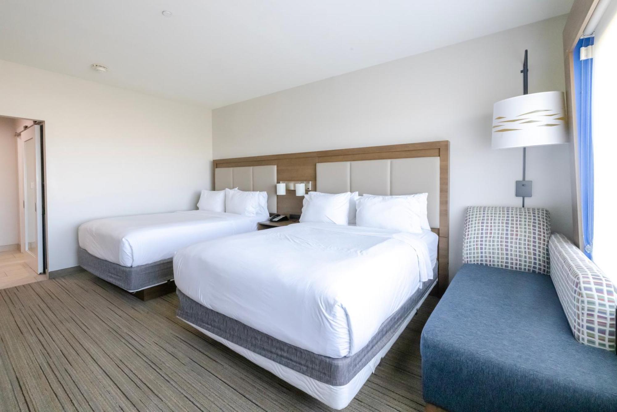 Holiday Inn Express & Suites Dallas Ne Arboretum Exterior photo